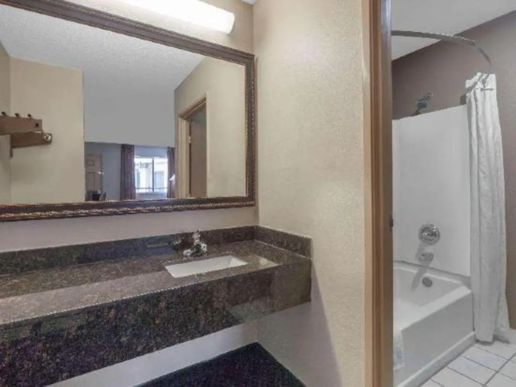 Knights Inn - Forest Hill, TX