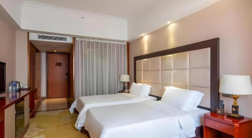 Bed in Shenzhen Bao Yue Hotel