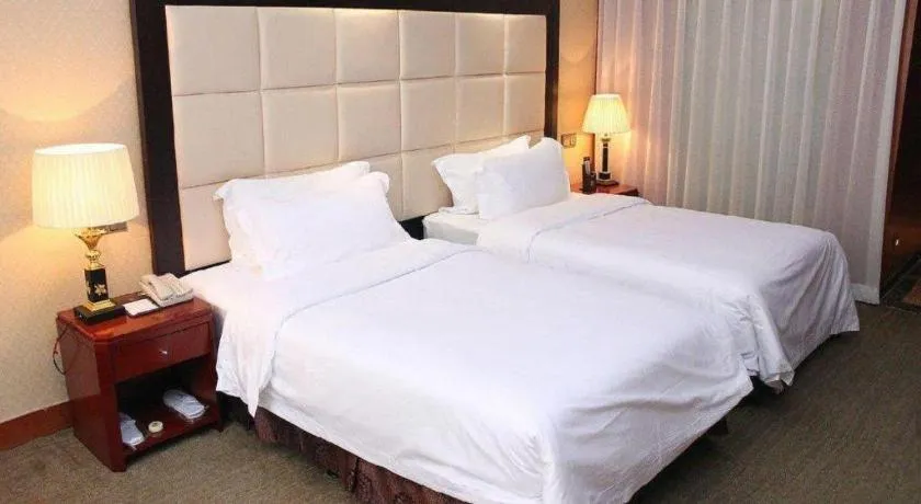 Bed in Shenzhen Bao Yue Hotel