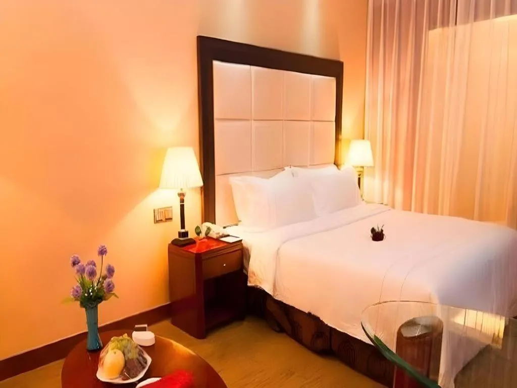 Bed in Shenzhen Bao Yue Hotel