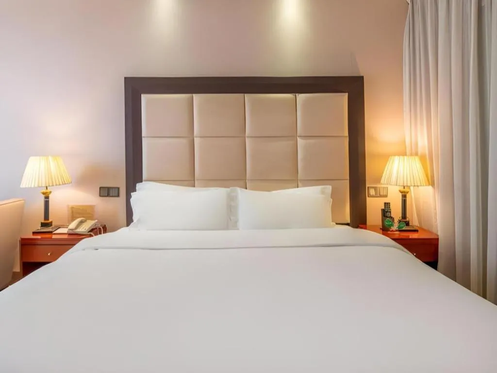 Bed in Shenzhen Bao Yue Hotel