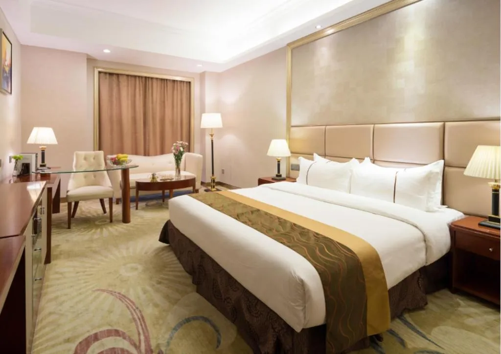 Bed in Shenzhen Bao Yue Hotel