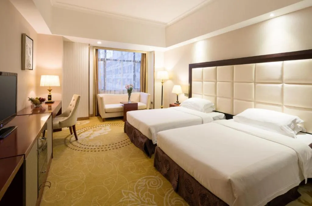 Bed in Shenzhen Bao Yue Hotel