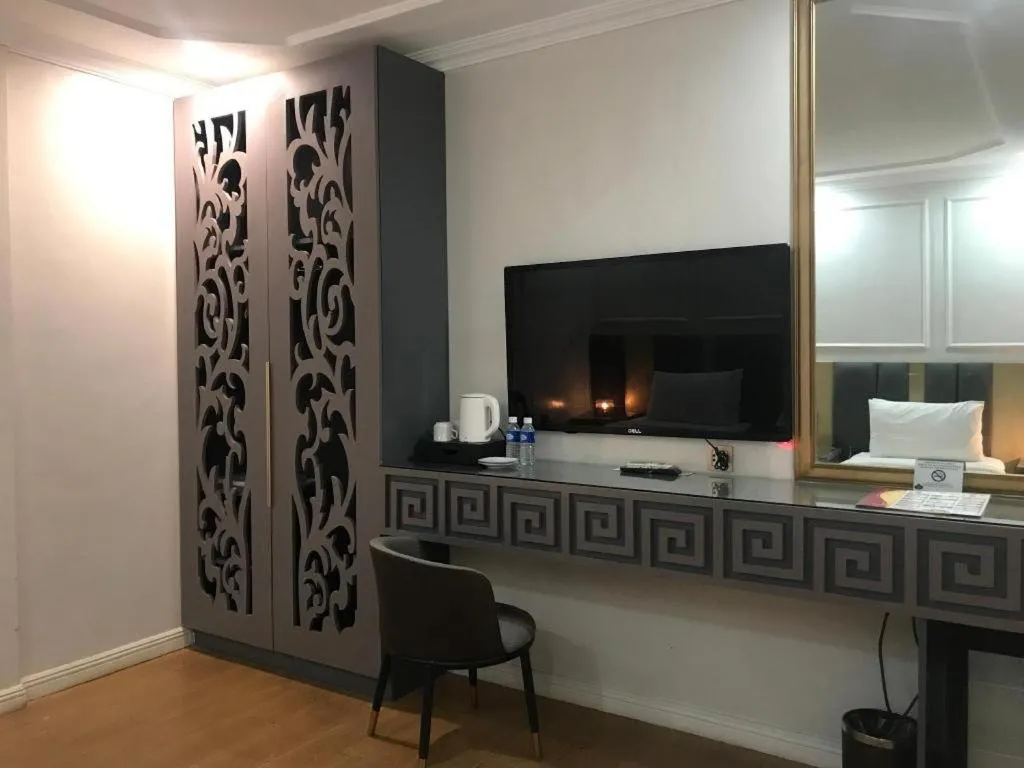 Queen Margarette Hotel