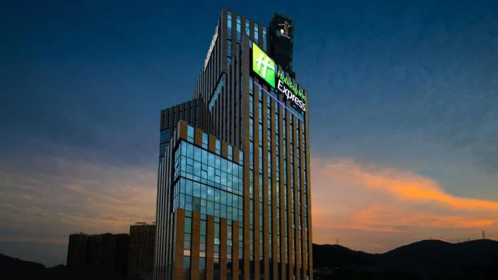 Holiday Inn Express Shenzhen North Station By IHG