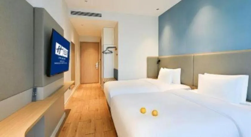 Bed in Holiday Inn Express Shenzhen North Station By IHG