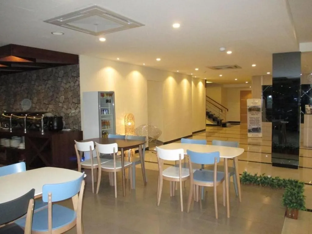 Nite and Day Batam Jodoh Square