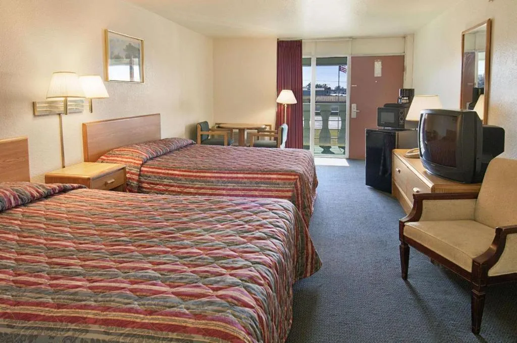 Bed in Days Inn by Wyndham Okmulgee