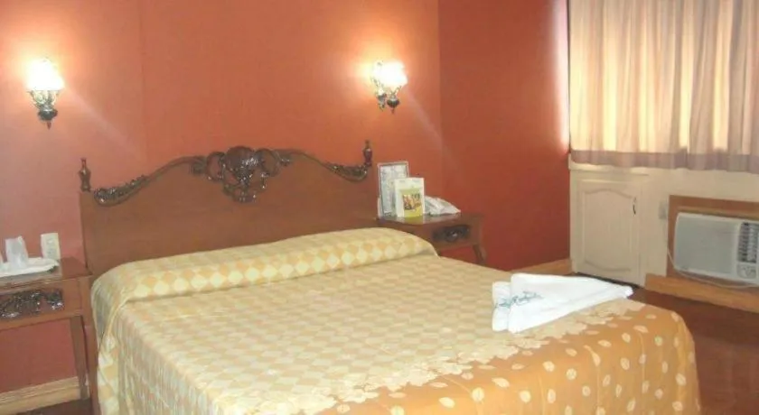 Bed in Pearlmont Hotel