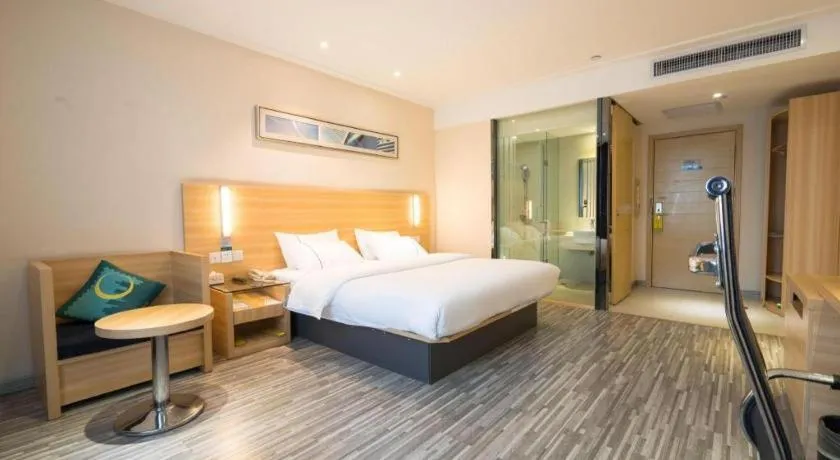 Bed in City Comfort Inn Wuhan High Speed Railway Station