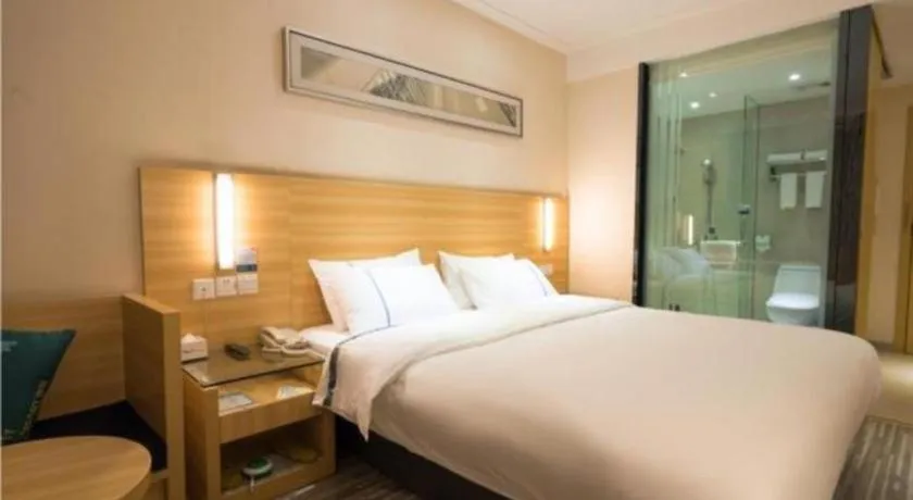 Bed in City Comfort Inn Wuhan High Speed Railway Station