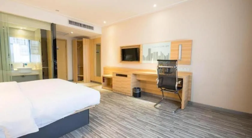 Bed in City Comfort Inn Wuhan High Speed Railway Station