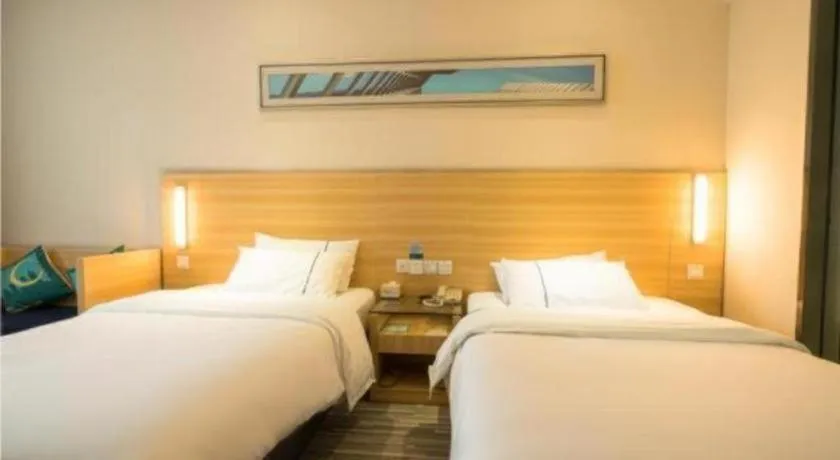 Bed in City Comfort Inn Wuhan High Speed Railway Station