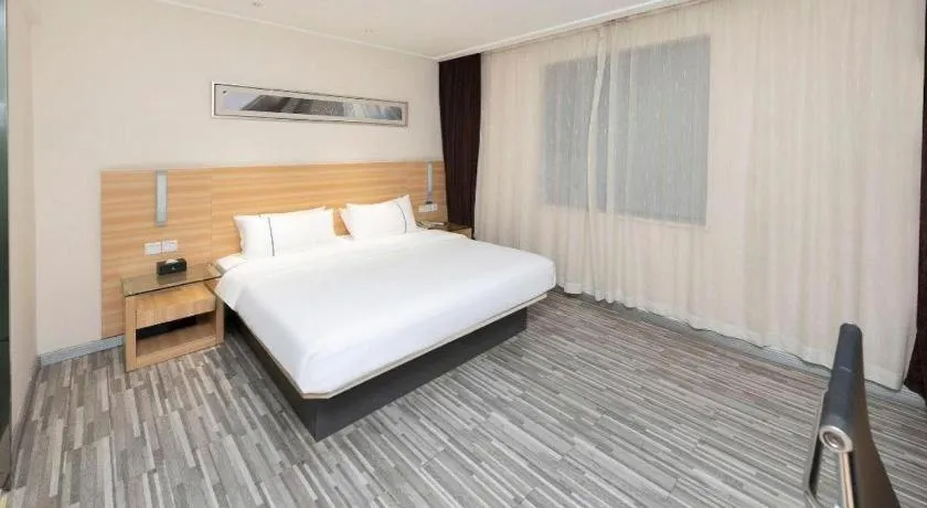Bed in City Comfort Inn Wuhan High Speed Railway Station
