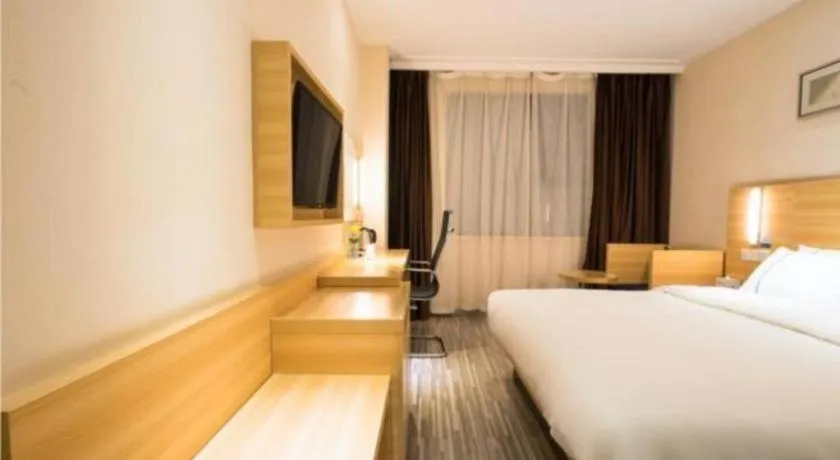 Bed in City Comfort Inn Wuhan High Speed Railway Station
