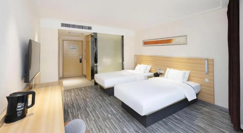 Bed in City Comfort Inn Wuhan High Speed Railway Station