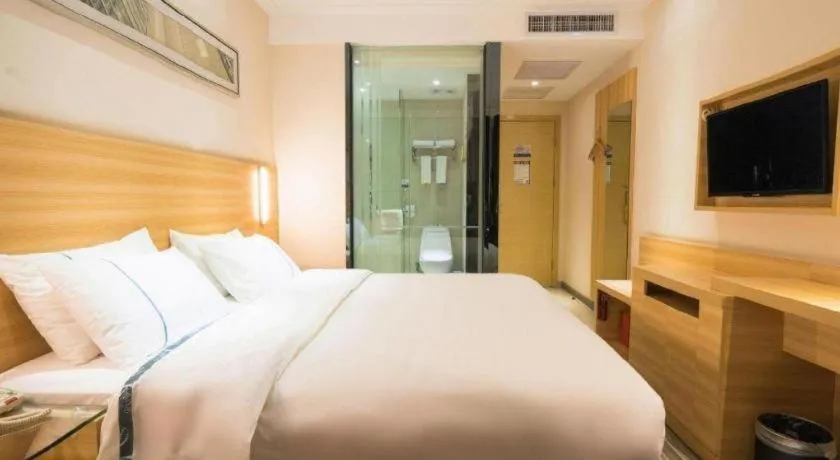 Bed in City Comfort Inn Wuhan High Speed Railway Station
