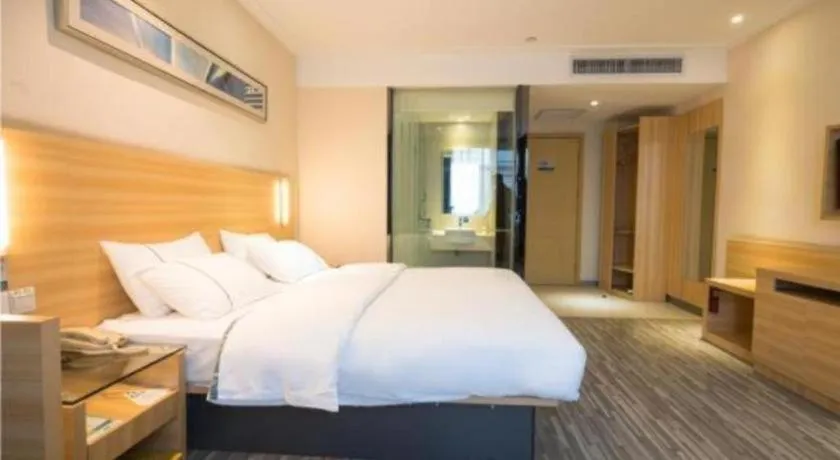 Bed in City Comfort Inn Wuhan High Speed Railway Station