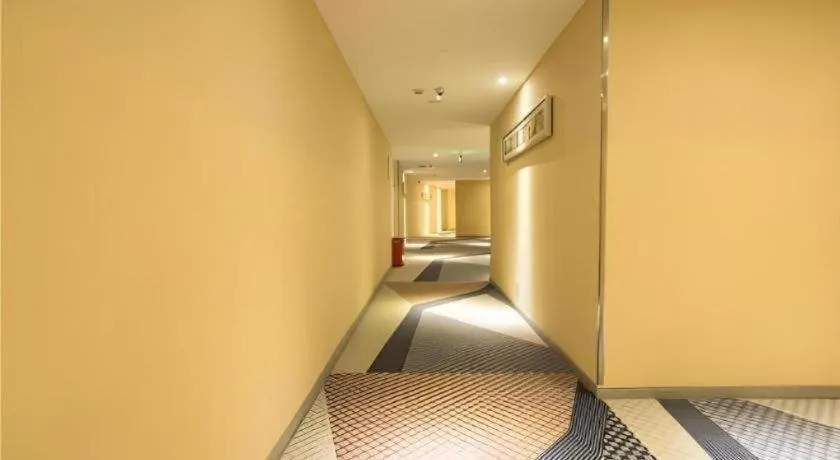 Bed in City Comfort Inn Wuhan High Speed Railway Station