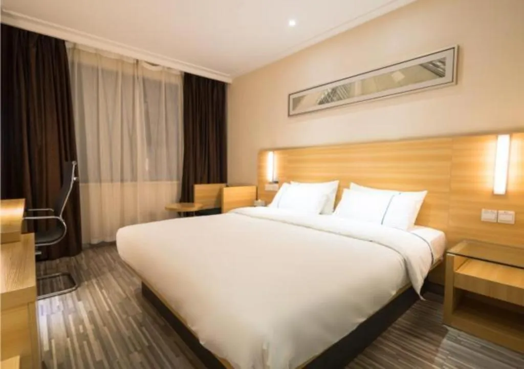 Bed in City Comfort Inn Wuhan High Speed Railway Station