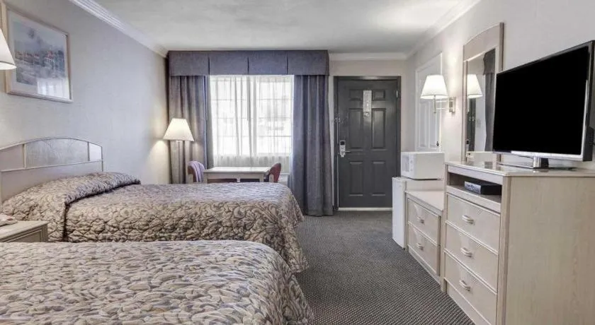 Bed in Econo Lodge Van Horn