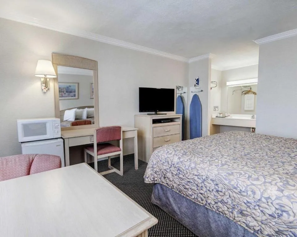 Bed in Econo Lodge Van Horn