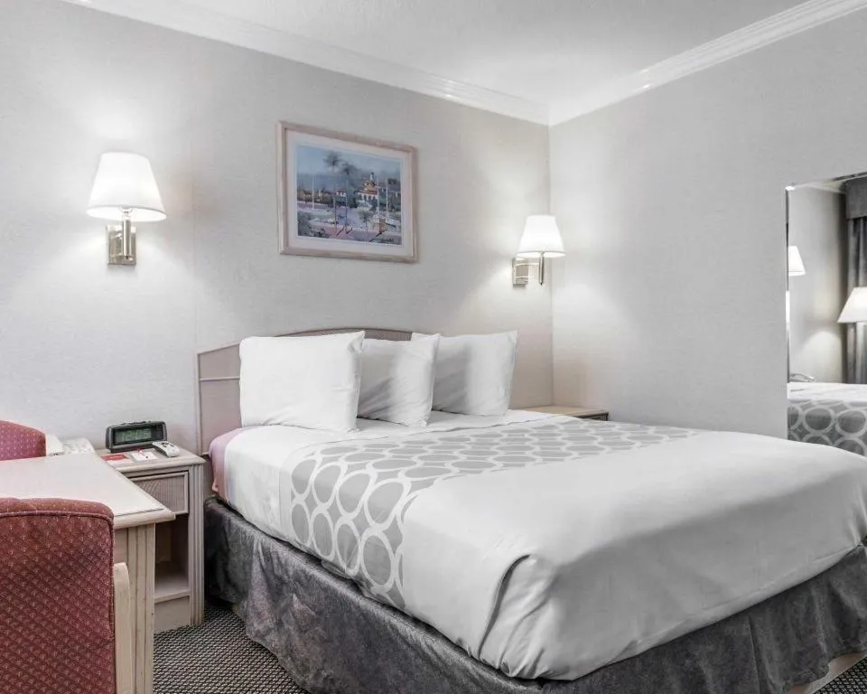 Bed in Econo Lodge Van Horn