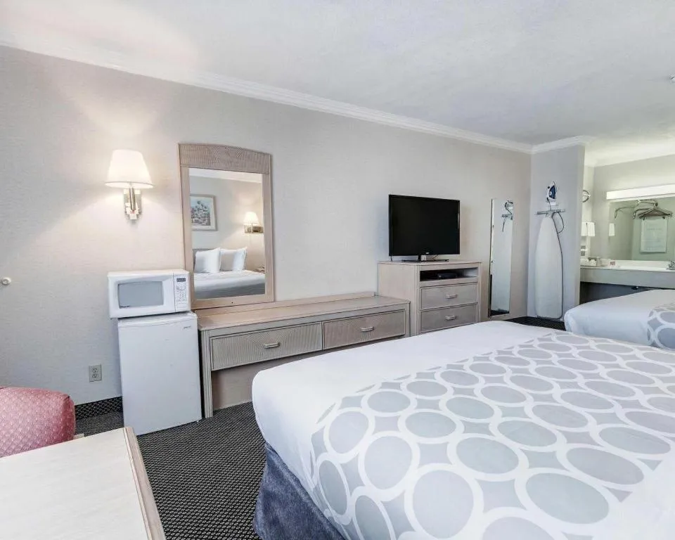 Bed in Econo Lodge Van Horn