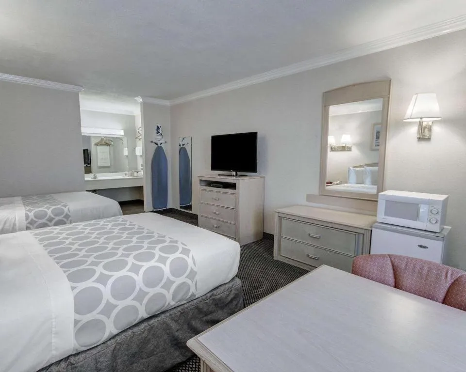 Bed in Econo Lodge Van Horn