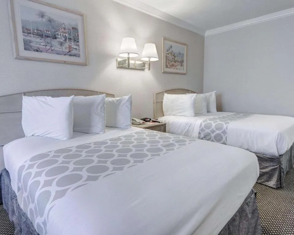 Bed in Econo Lodge Van Horn