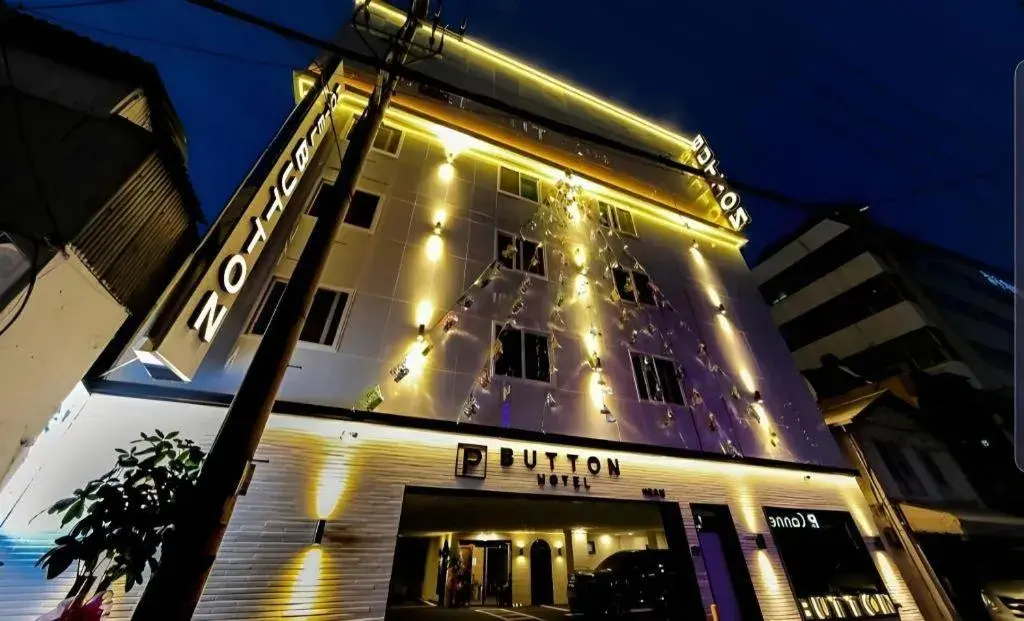 Button Hotel Button Hotel