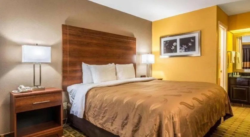 Bed in Quality Inn