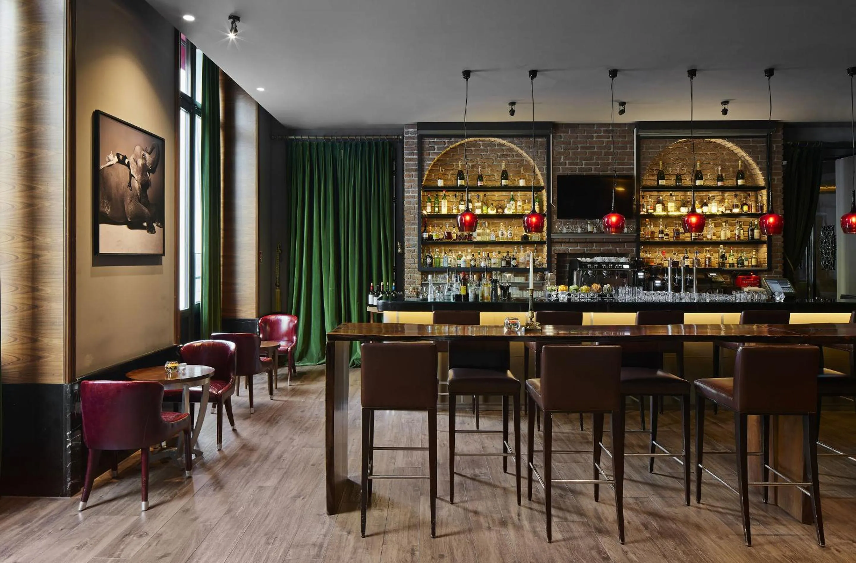 Lounge or bar in TITANIC Gendarmenmarkt Berlin