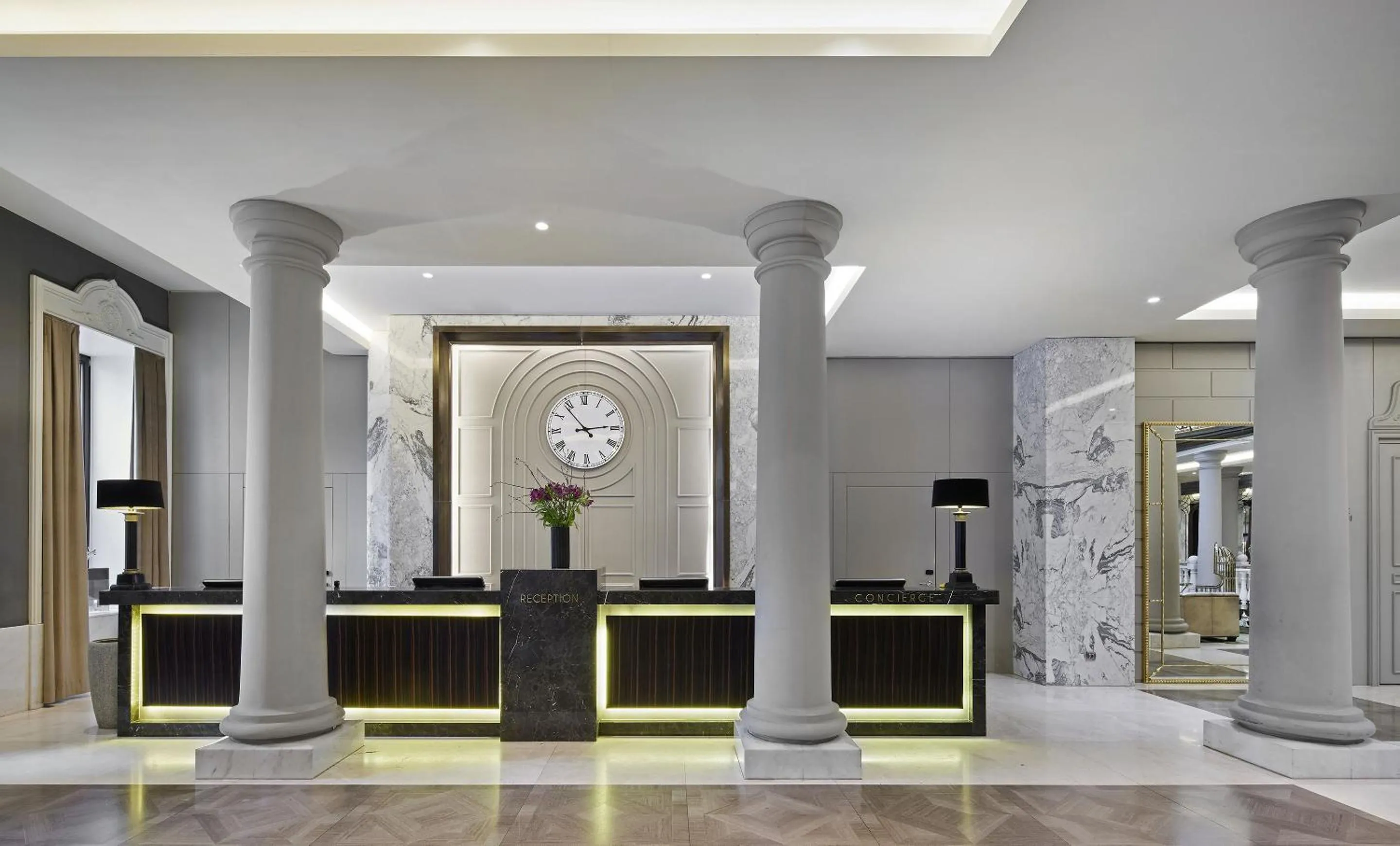 Lobby or reception in TITANIC Gendarmenmarkt Berlin