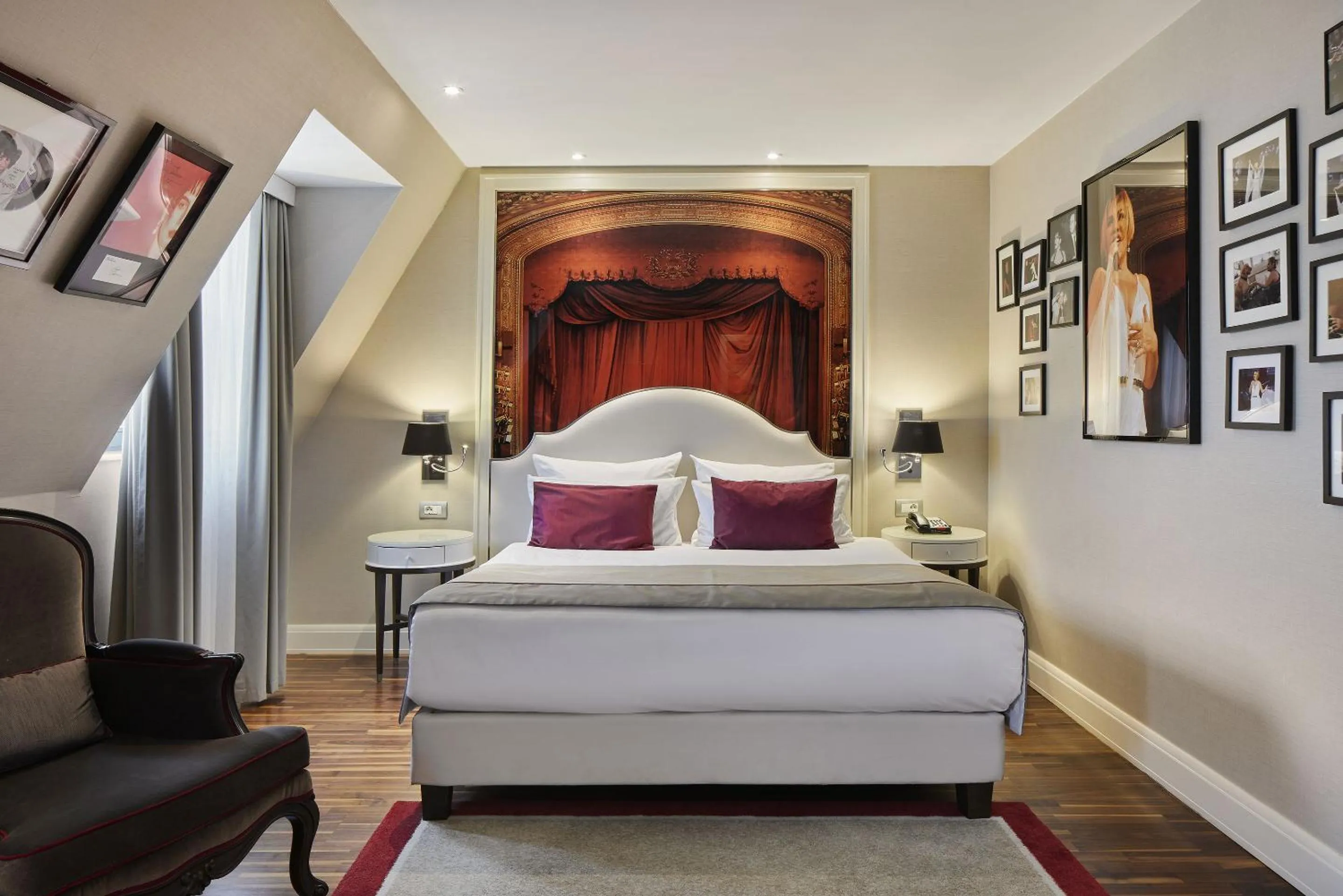 Bed in TITANIC Gendarmenmarkt Berlin