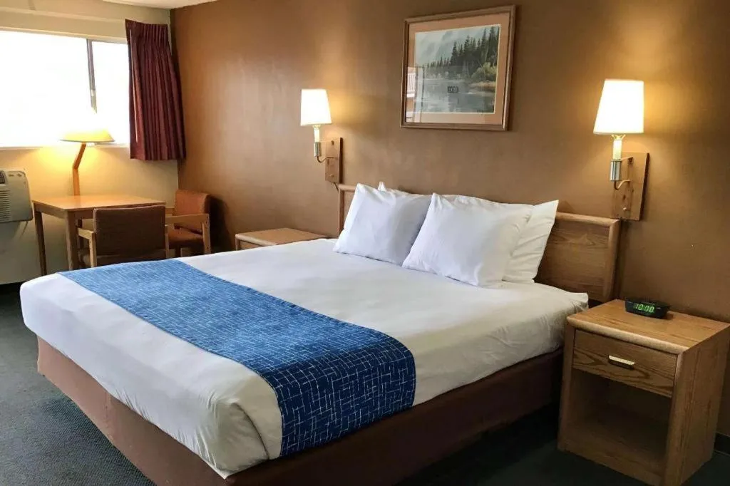 Bed in Travelodge by Wyndham Powell