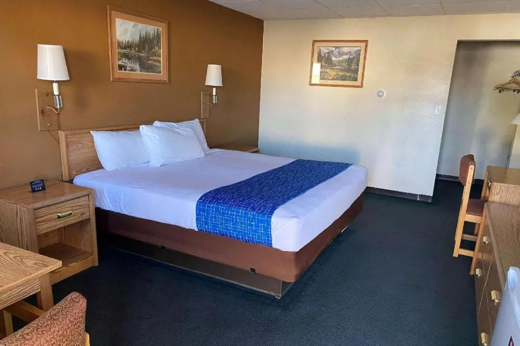 Bed in Travelodge by Wyndham Powell