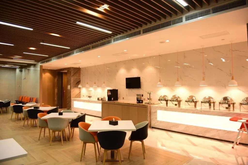 Holiday Inn Express Lhasa Potala Square By IHG