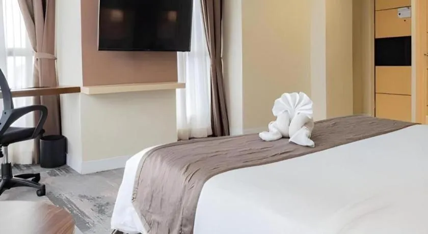 Bed in Hotel Grandhika Pemuda