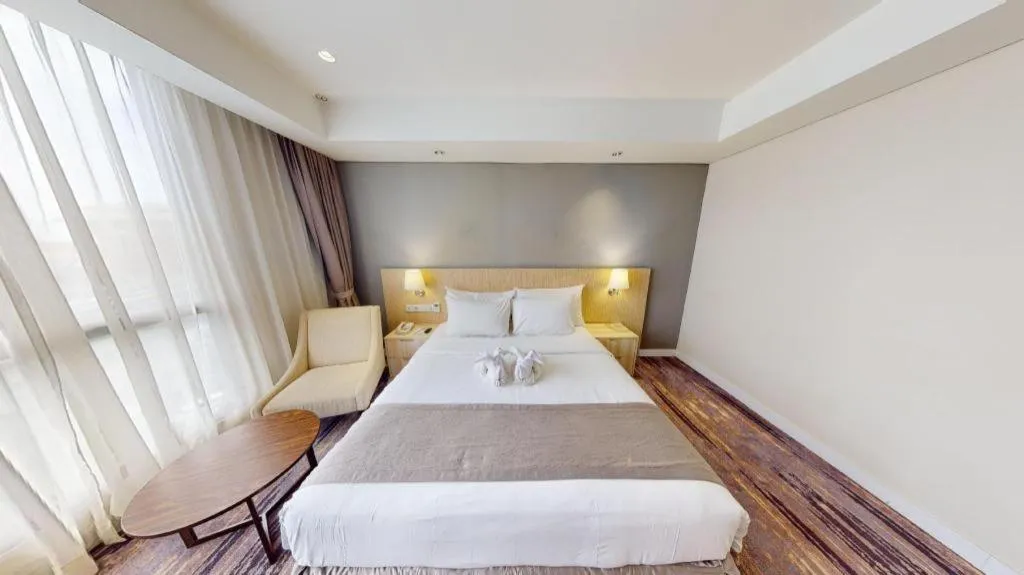 Bed in Hotel Grandhika Pemuda