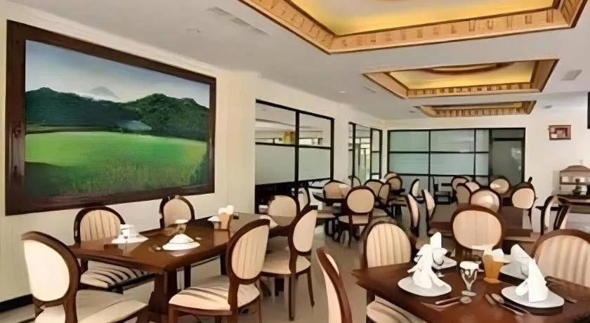 Yusro Hotel Restaurant & Convention