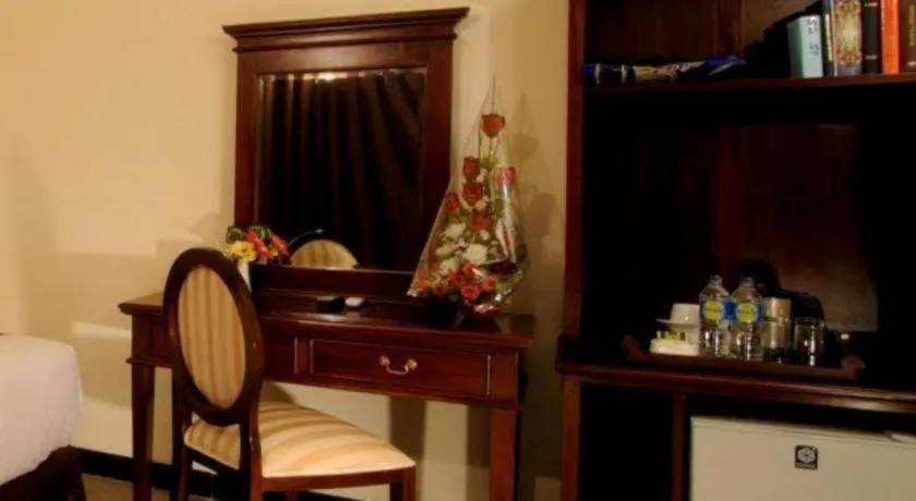 Yusro Hotel Restaurant & Convention