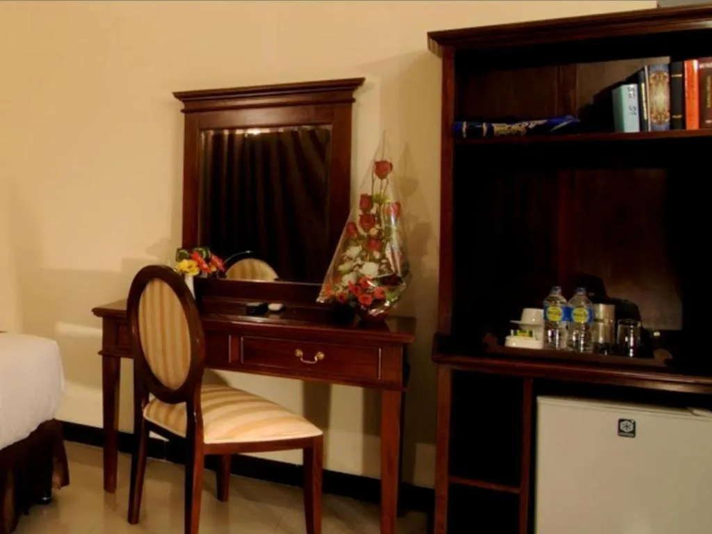 Yusro Hotel Restaurant & Convention