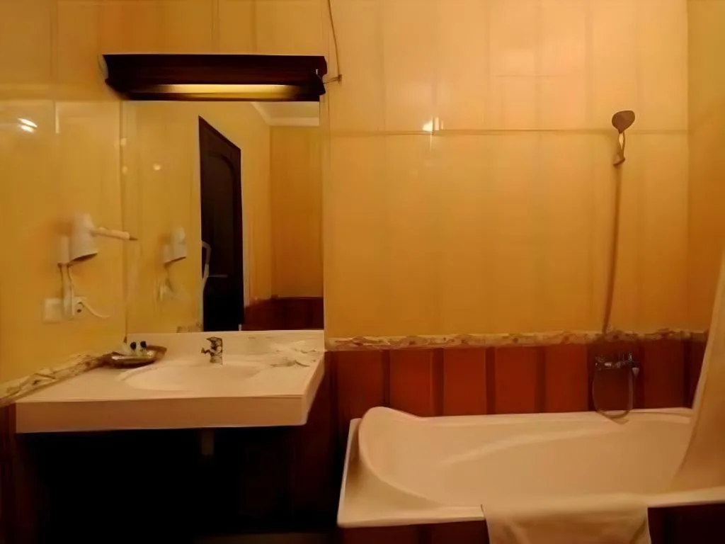 Yusro Hotel Restaurant & Convention