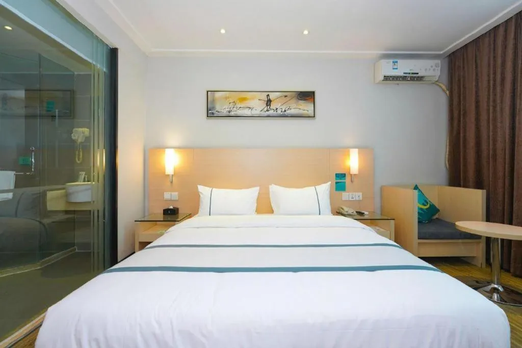 Bed in City Comfort Inn Nanning Normal University Mingxiu Metro Station