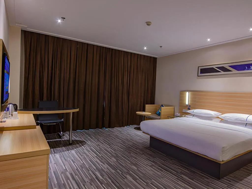 Bed in City Comfort Inn Zhuzhou Sports Center Red Star Macalline