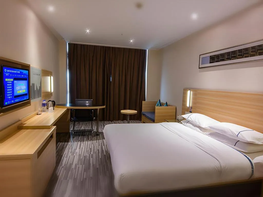 Bed in City Comfort Inn Zhuzhou Sports Center Red Star Macalline