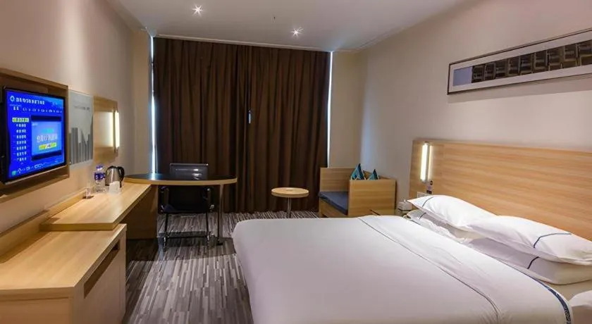 Bed in City Comfort Inn Zhuzhou Sports Center Red Star Macalline