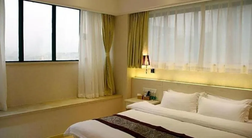 Bed in Chuanghui Business Hotel