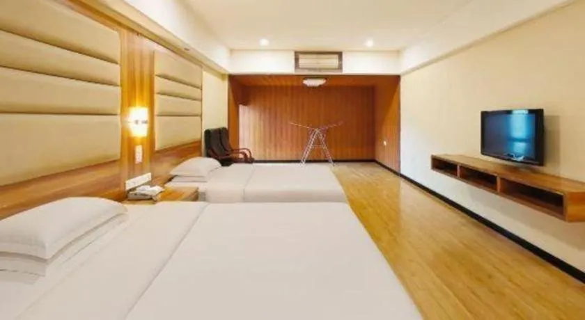 Bed in Chuanghui Business Hotel